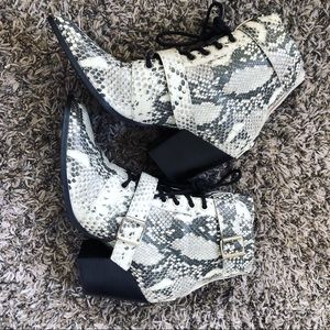 Steve Madden booties